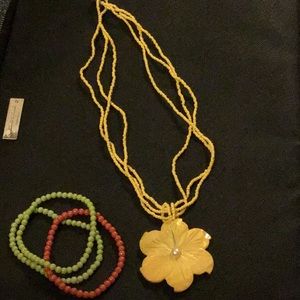 Yellow flower necklace with bracelet